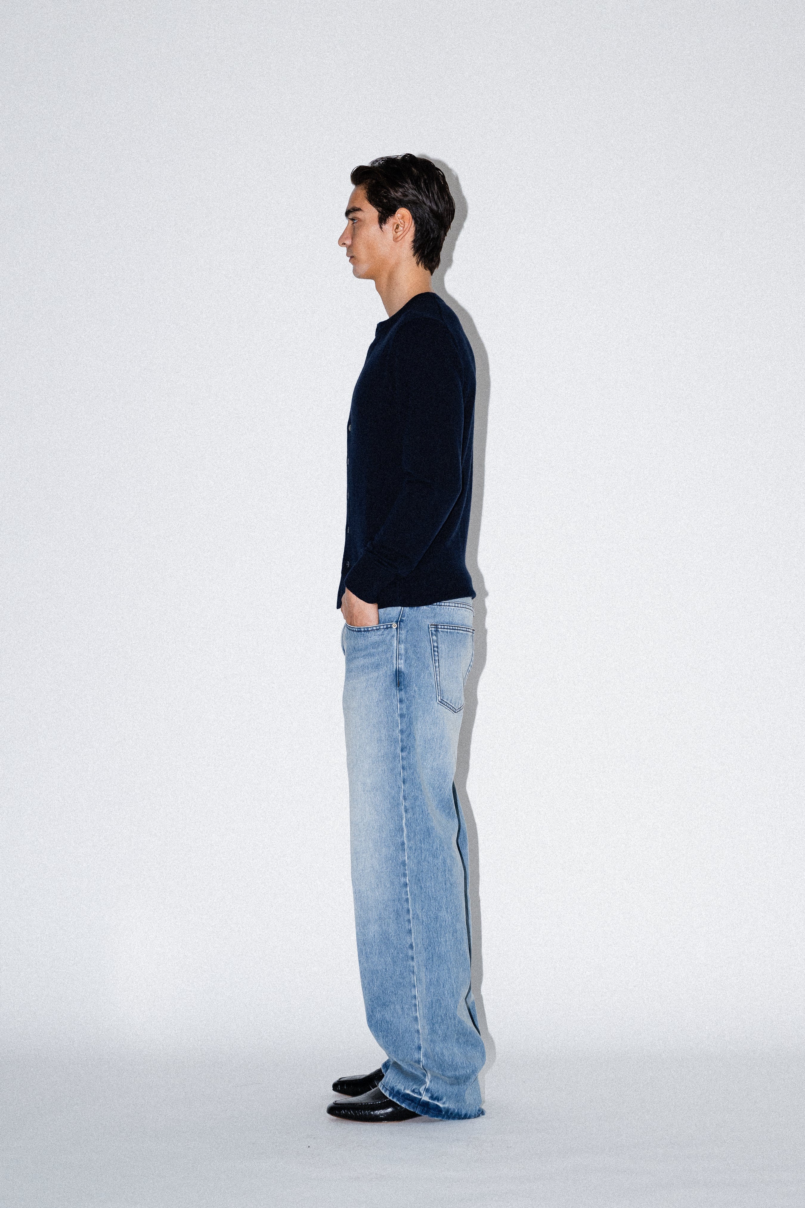 Apartment Three 水色 長袖シャツ Apartment Three（アパートメントスリー）の「Apartment Three - Logo